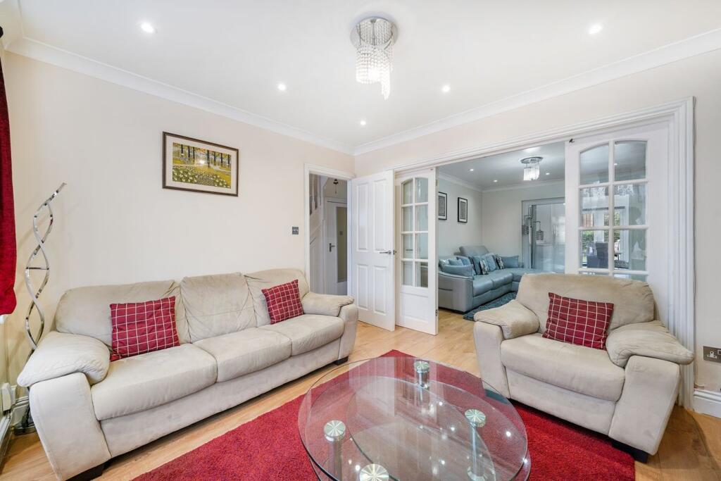 Village Way, Pinner, HA5 photo 4