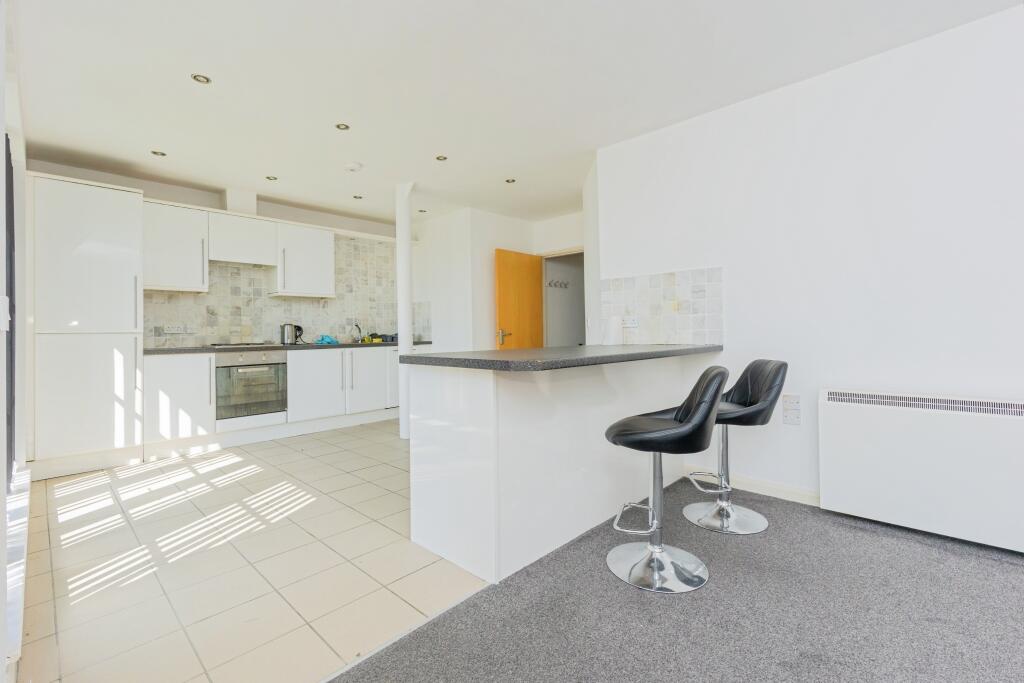 2-bed flat on 195 King Street, Dukinfield, SK16, £180,000