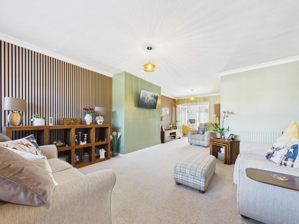 Greenham Close, Woodley, RG5 photo 2