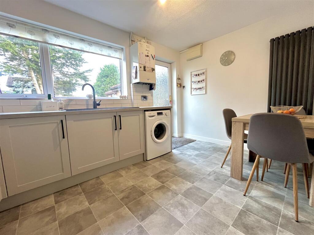 Widgeon Road, Broadheath, Altrincham photo 3