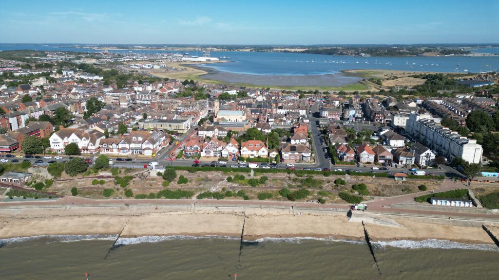 Marine Parade, Dovercourt, Essex photo 3