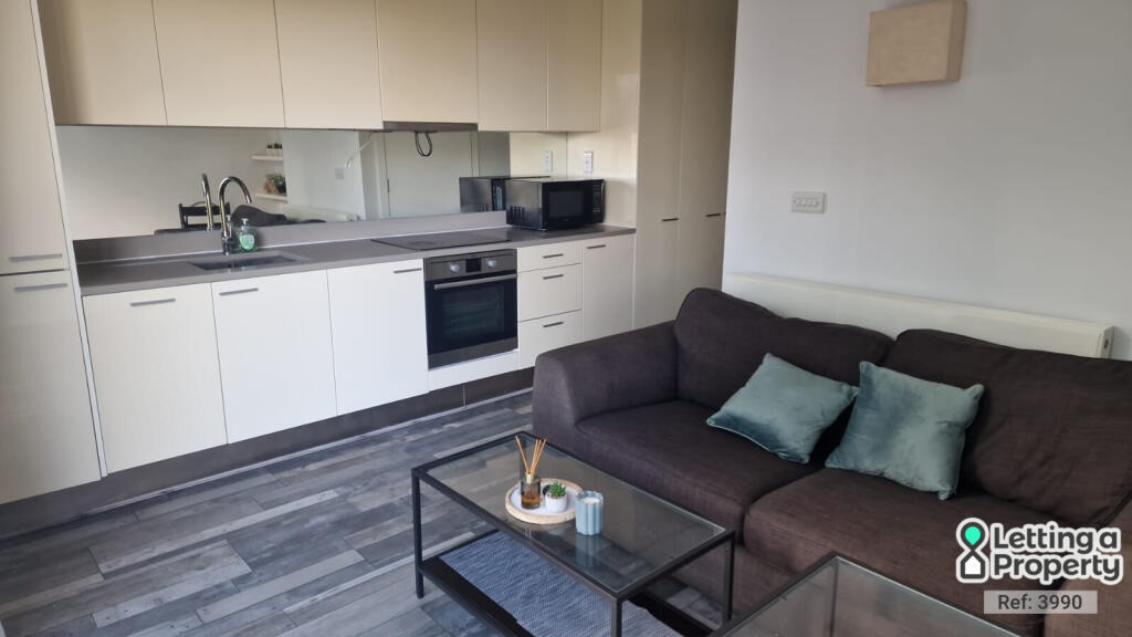 Apartment in Southall - View 4