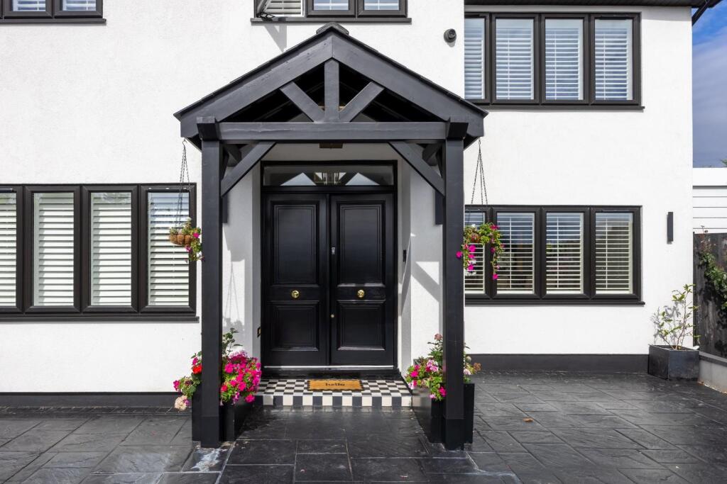 House in Rochford, Rayleigh - More