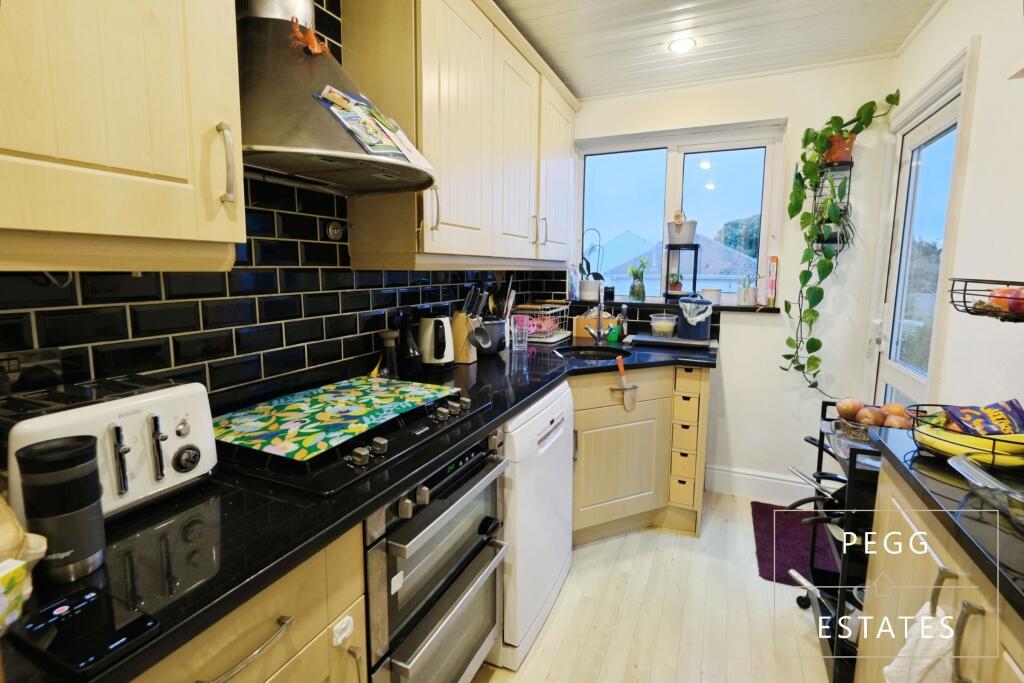 Sparksbarn Road, Paignton - Više