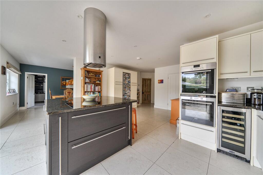 Menin Way, Farnham, Surrey, GU9 photo 4