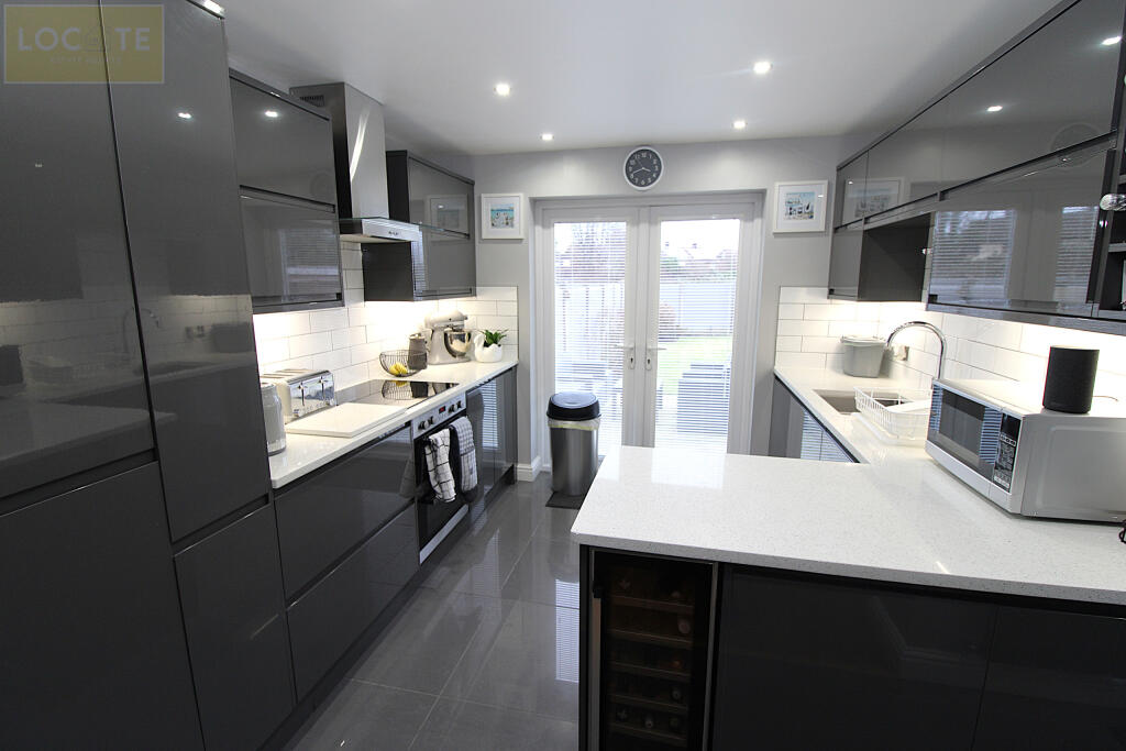 Mount Drive, Urmston, – další