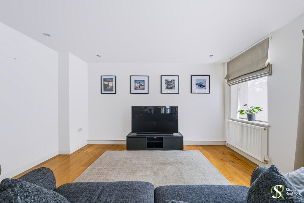Apartment in Knutsford, Cheshire East - More