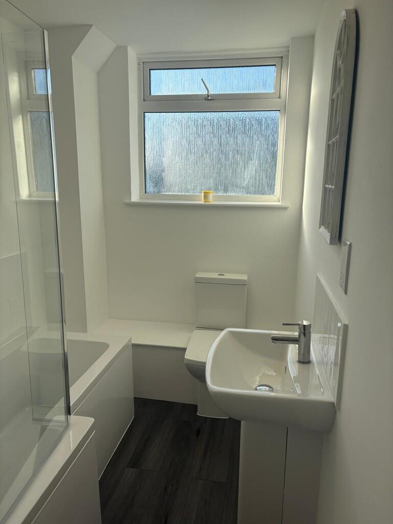 Apartment in Waverley, Farnham - View 5