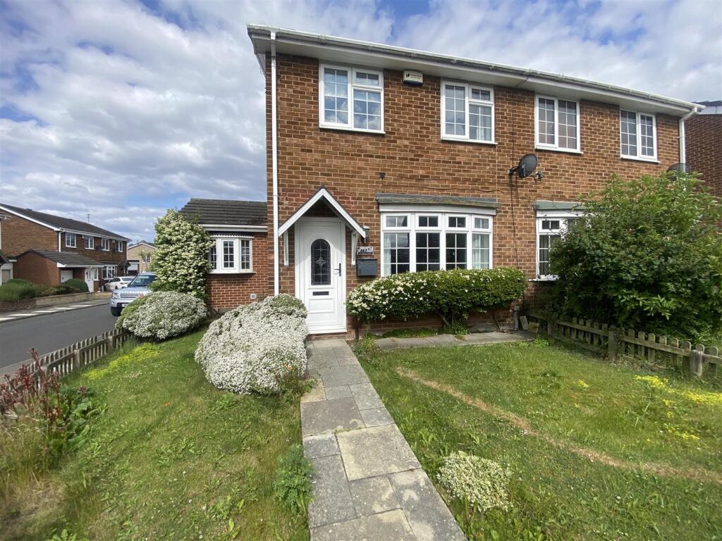 3-bed semi-detached on Bradbury Court, New Hartley, Whitley Bay, £215,000
