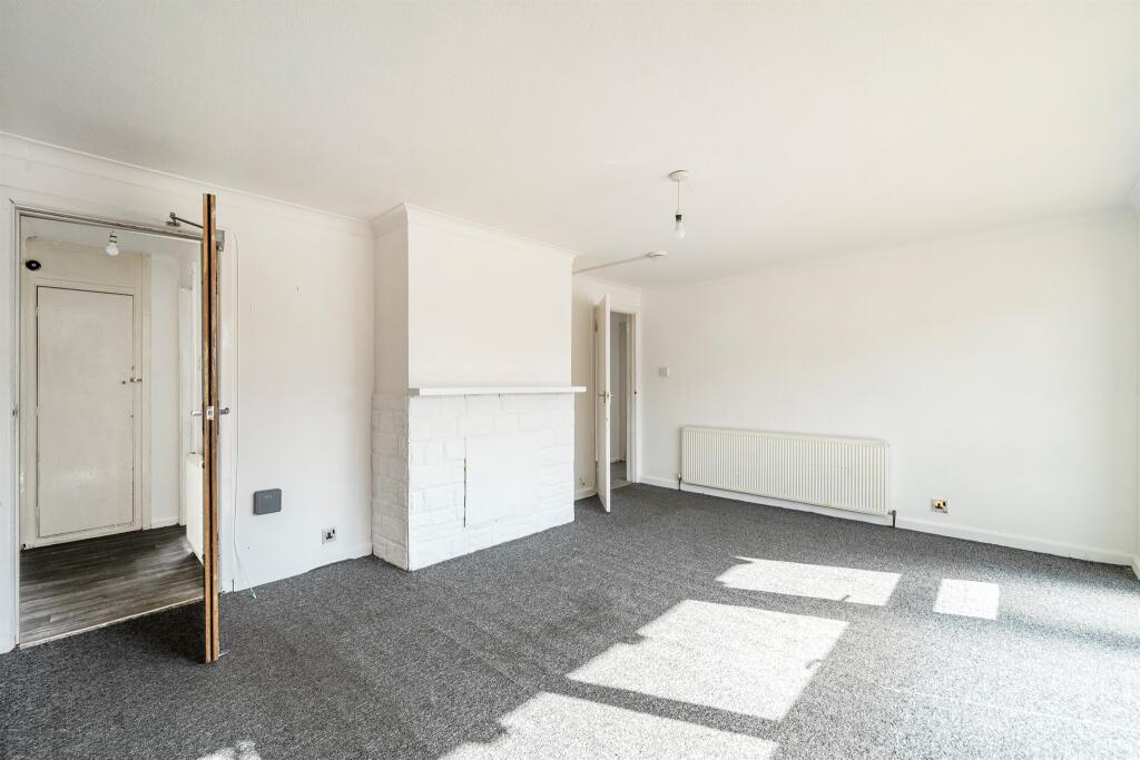 Apartment in Maidenhead, North Town - View 4