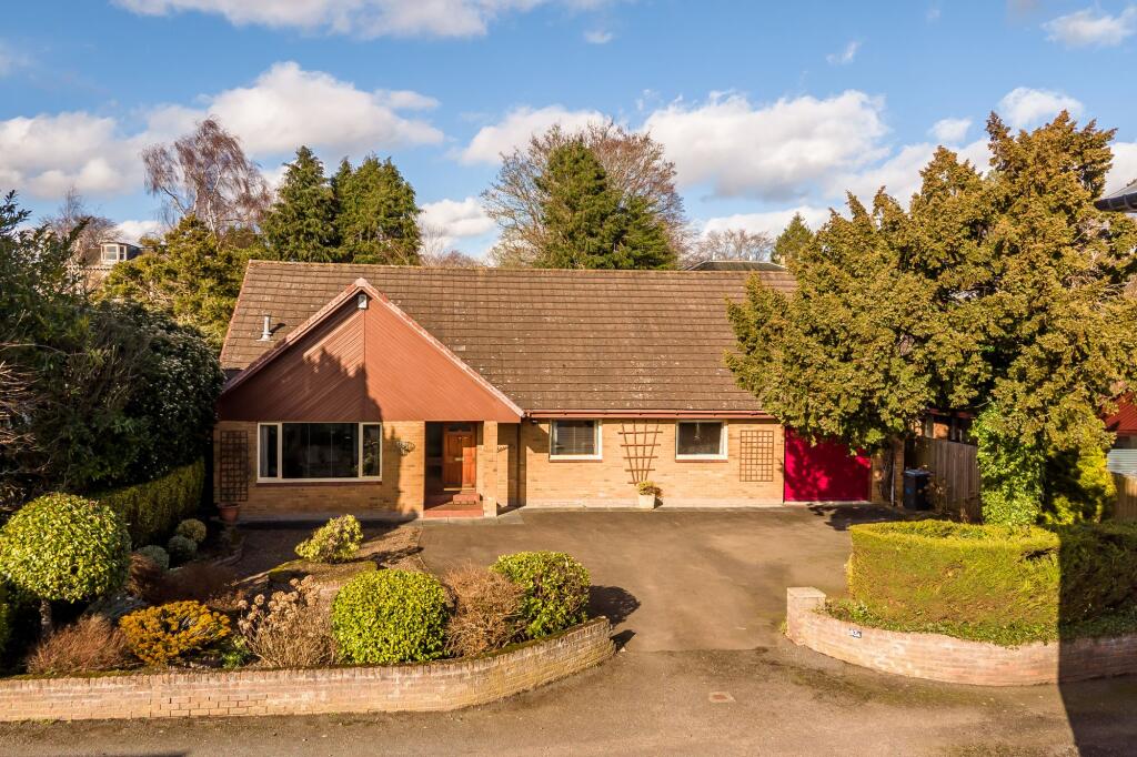 Main image of property: 83a Dundee Road, Broughty Ferry, DD5 1LZ