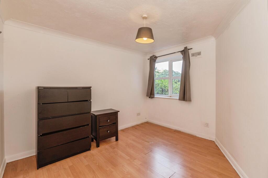 Apartment in Southend-on-Sea - View 4