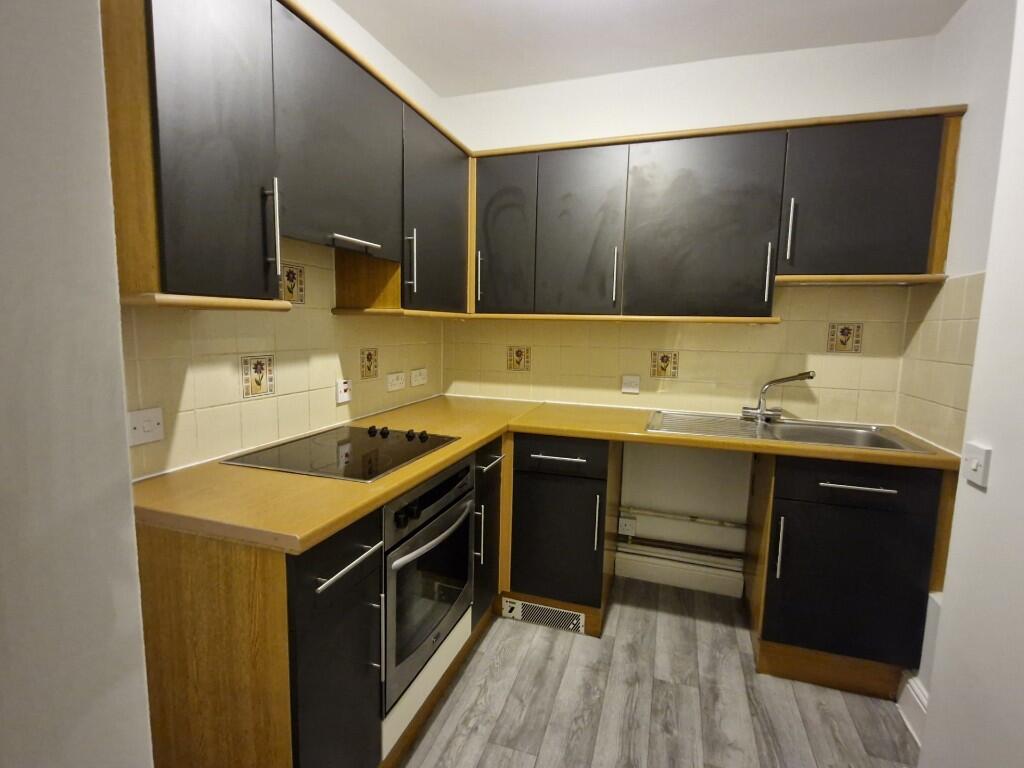 Apartment in Swindon, Melksham - View 2