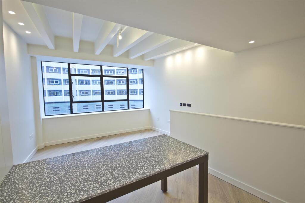 Apartment in London - More