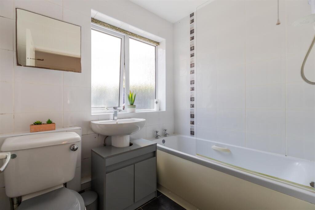 Apartment in Cardiff, Cyncoed - View 5