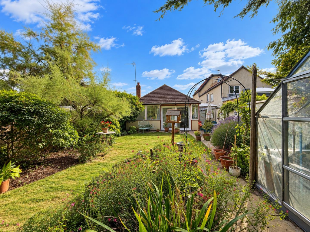 House in Twickenham - More