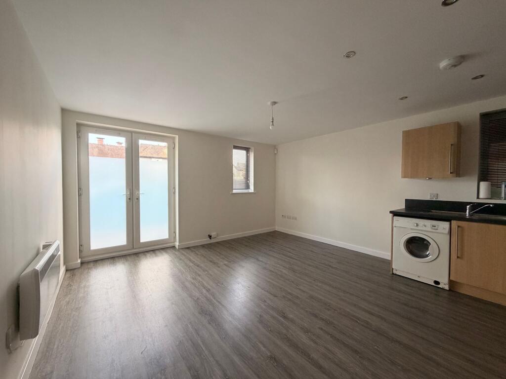 Apartment in Birmingham, West Midlands - View 4