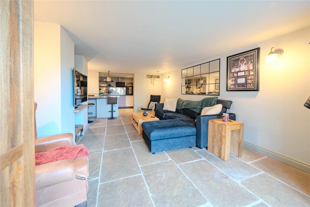 Apartment in Leeds, Park Villas, Roundhay - View 4