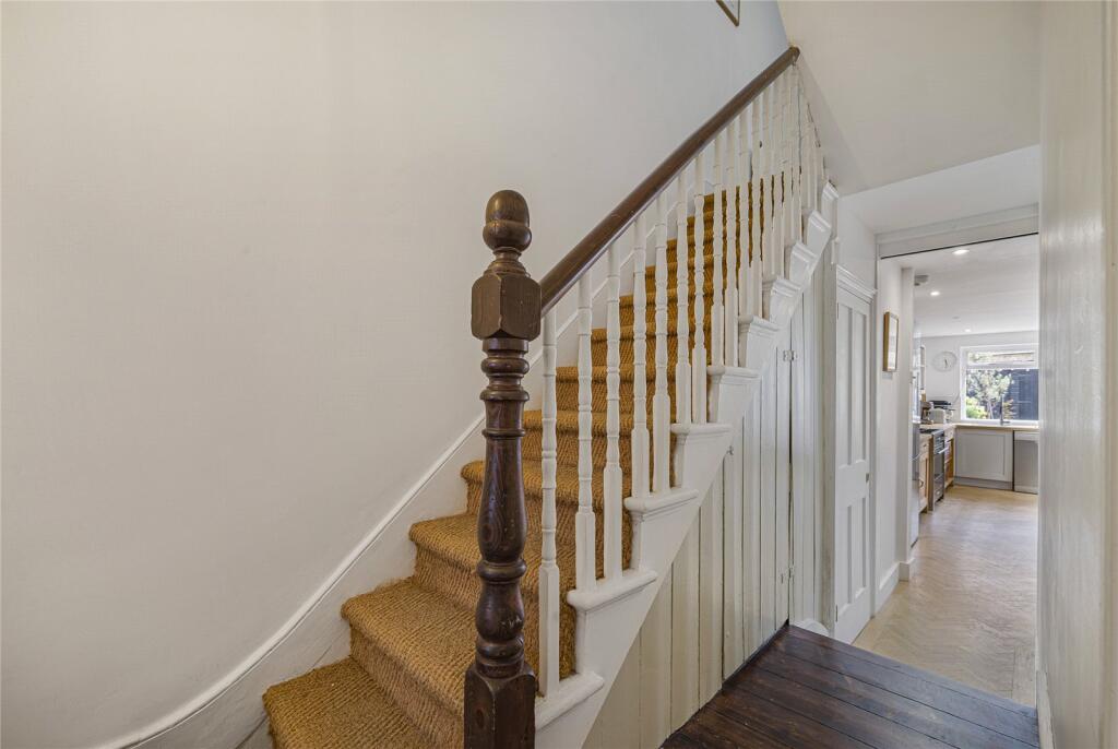 House in London - View 5