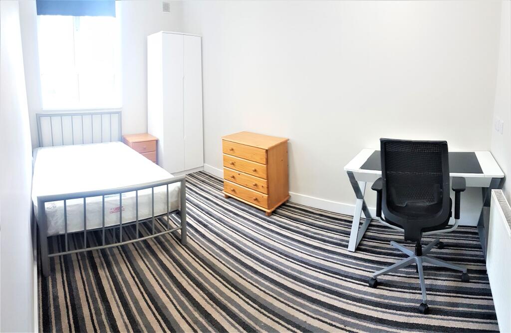 Apartment in Manchester, Ladybarn, Fallowfield - View 3