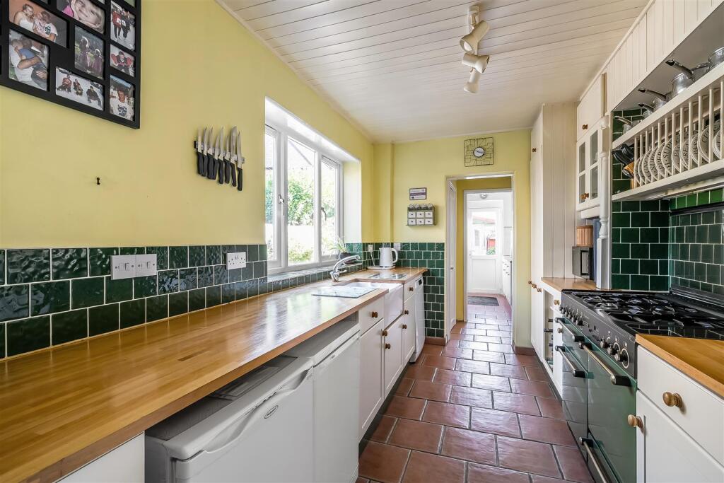 House in Mole Valley, Leatherhead - View 5