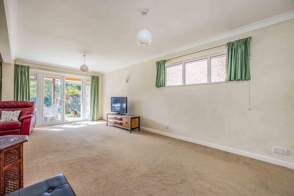 House in Havant, Hampshire - View 5