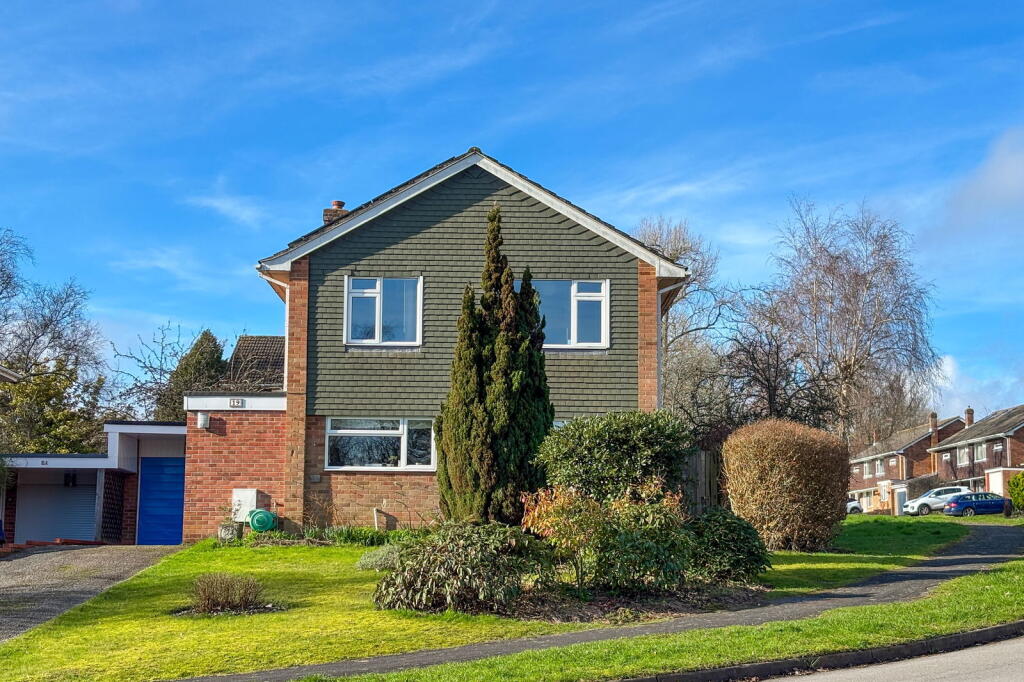 3-bed detached on Buriton Road, Winchester, £650,000