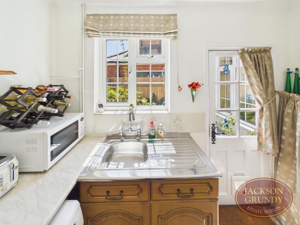 High Street, Hardingstone, NN4 7BT - More