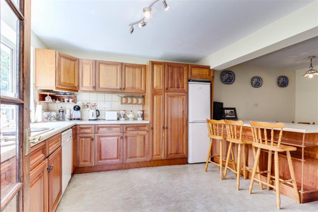 5 bedroom Detached House in Milford photo 3