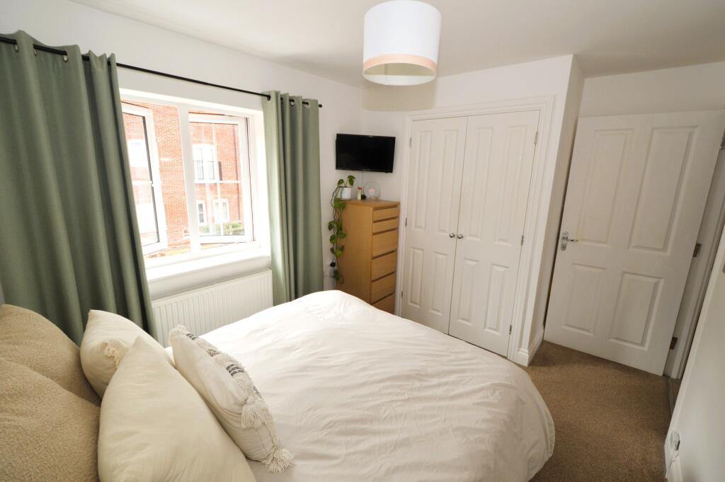 House in Surrey Heath, Windlesham - More