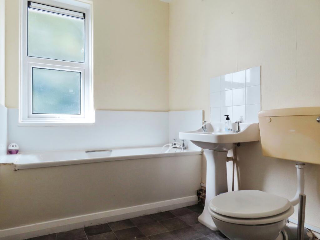 Additional image 7 of Flat 2, 12 Ward End Close, Birmingham, B8 2XD