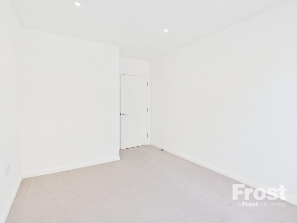 Apartment in Slough - View 5