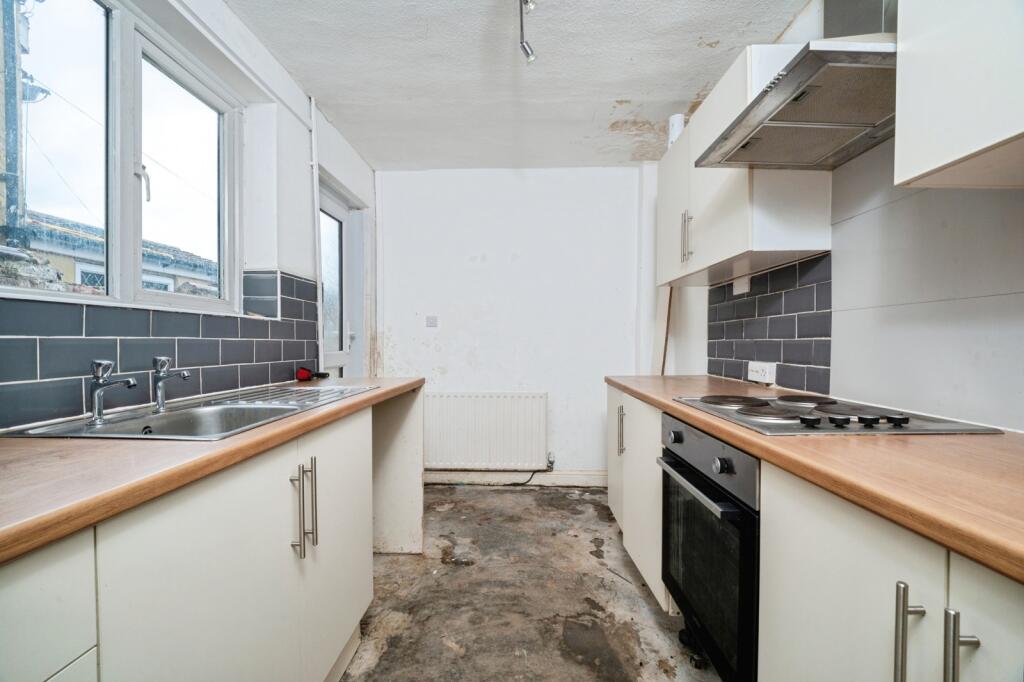 House in Grimsby, New Clee - More