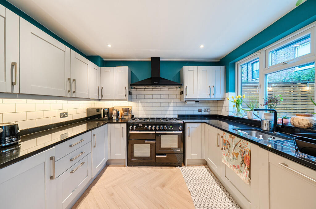 Willow Vale, London, W12 photo 3