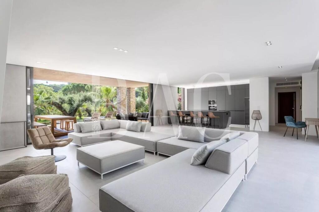 Main image of property: Provence-Alps-Cote d`Azur, Var, St-Tropez