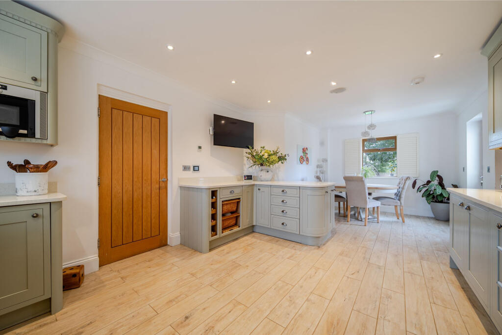 House in Plymouth - View 4