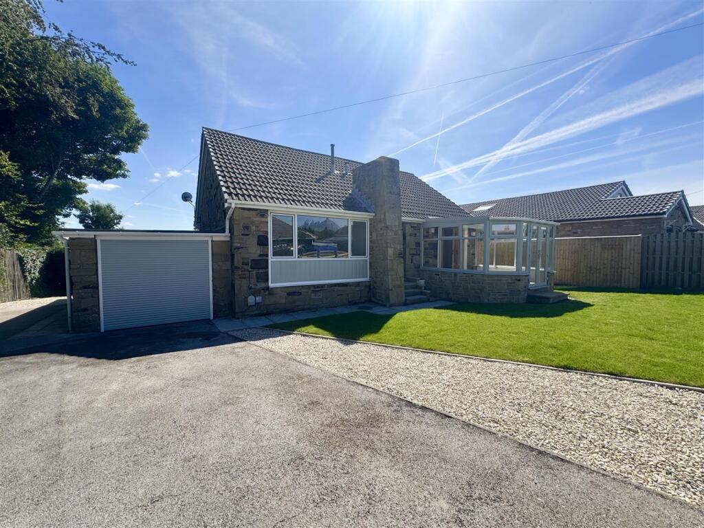 Main image of property: Upper Lane, Emley, HD8 9RG