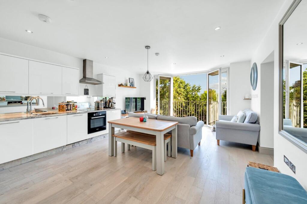 Apartment in London - View 5