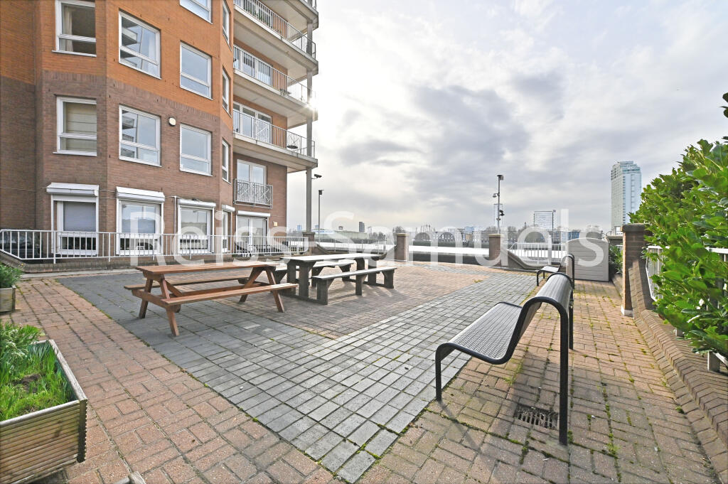 5 bedroom town house for rent