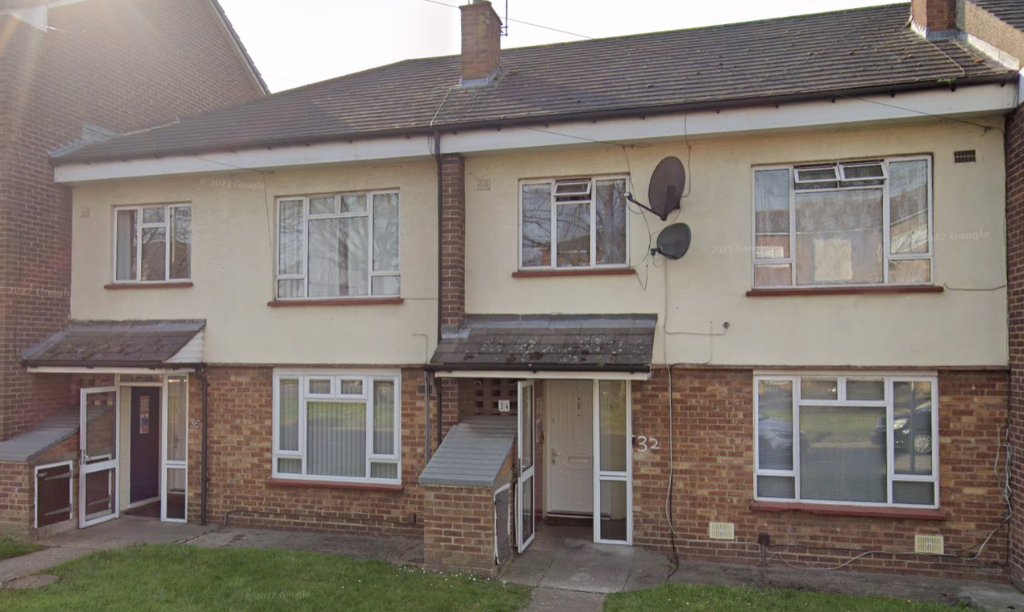 2-bed flat on Harmondsworth Road, West Drayton, Middlesex, UB7, £250,000