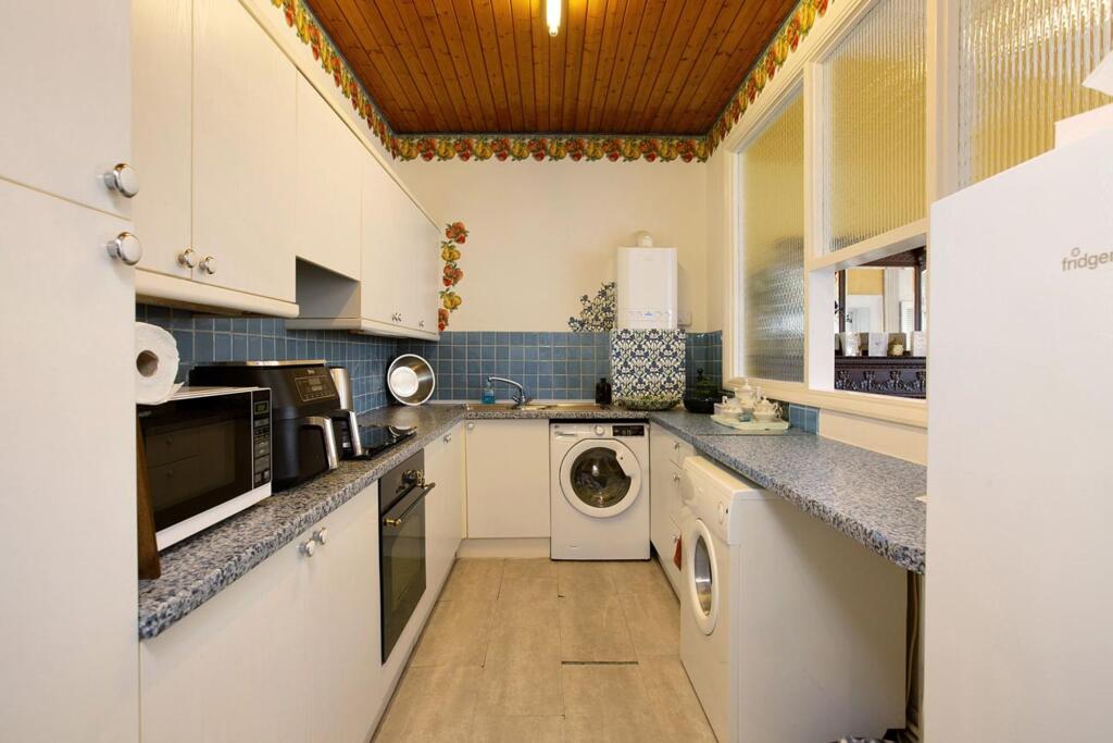 Apartment in Torquay - More