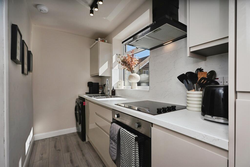 Spring Row, Queensbury, Bradford - View 5