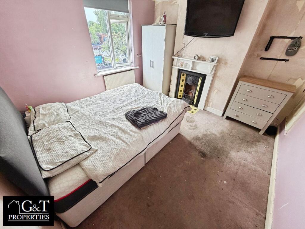 House in Dudley, Yewtree Hill - More