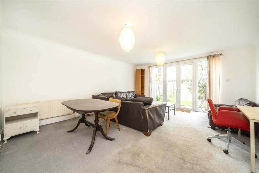 Louisa Gardens, Stepney, London, E1 - View 2