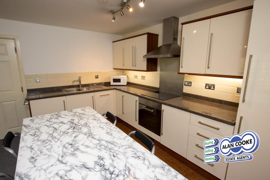 Apartment in Leeds, West Yorkshire - More
