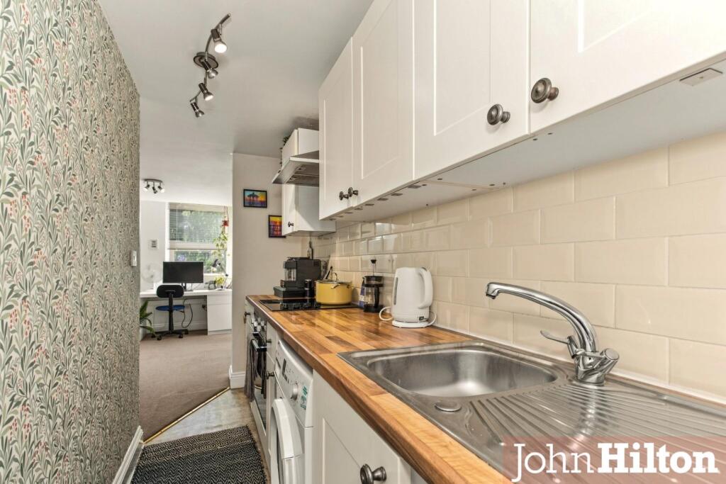 Apartment in Brighton - More