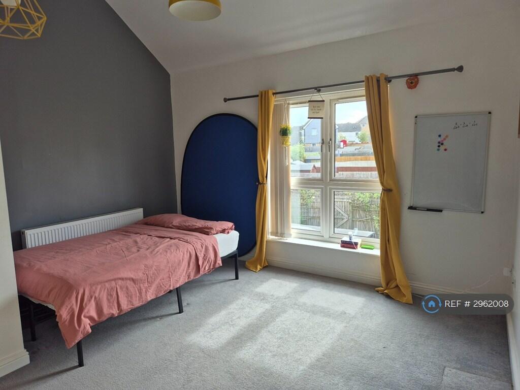 House in Milton Keynes, Whitehouse - View 5