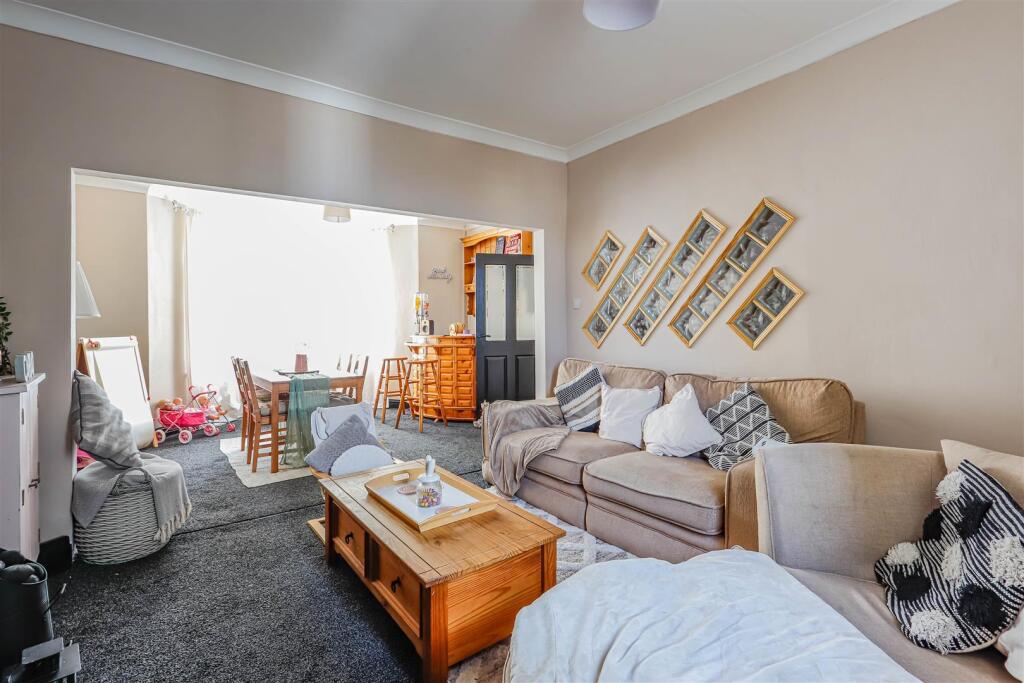 House in Barry, Gibbonsdown - View 3