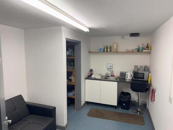 Unit 1a Kitchen.jpg