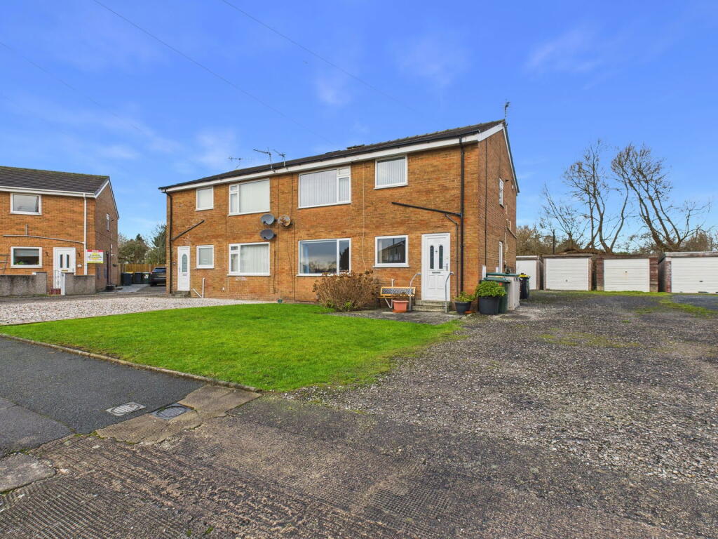 Main image of property: 132 Hampsfell Drive, Morecambe, LA4 4TP